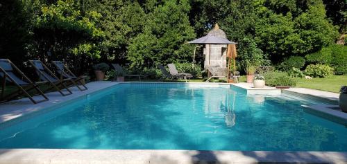 Cognac Bed & Breakfast | Inviting Logis des Tourelles: Oceanfront with Pool & Top-Rated