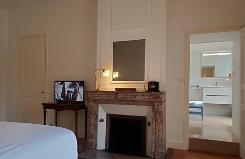 Cognac Bed & Breakfast | Experience Comfort at Logis des Tourelles' Verteuil Room