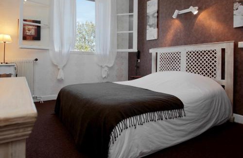 Chamboulive Hotel | Relax at Logis Deshors-Foujanet with Oceanfront Amenities
