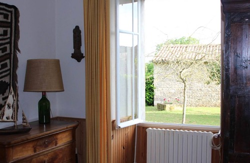 Paizay-Naudouin-Embourie House | Charming Logis Near the Chateau with Breakfast & Kitchen