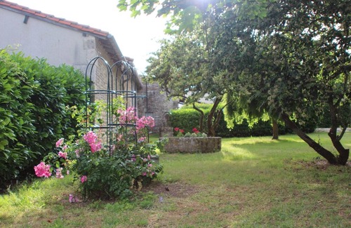 Paizay-Naudouin-Embourie House | Charming Logis Near the Chateau with Breakfast & Kitchen