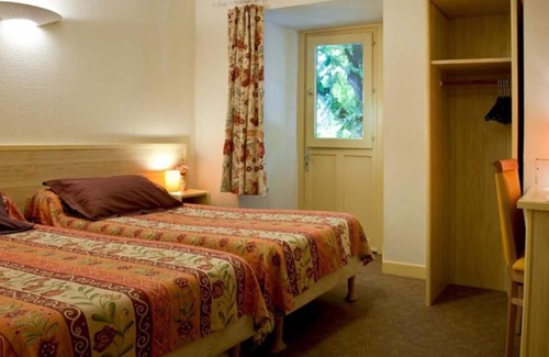 Saint-Martin-sous-Vigouroux Hotel | Unforgettable Stay at Logis Hotel de la Poste with Spa & Dining