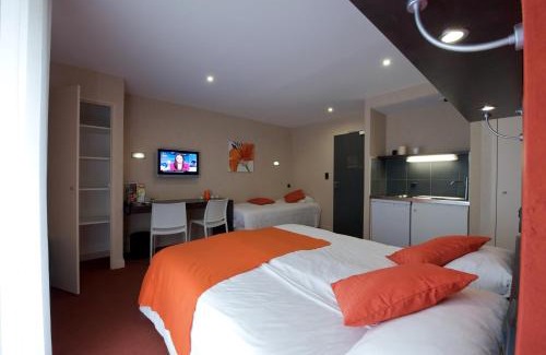 Vannes Hotel | Pet-Friendly Logis Golfe Hotel with Breakfast & Hot Tub
