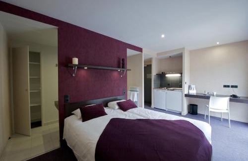 Vannes Hotel | Pet-Friendly Logis Golfe Hotel with Breakfast & Hot Tub