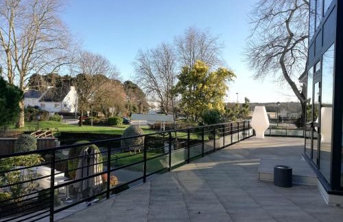 Vannes Hotel | Pet-Friendly Logis Golfe Hotel with Breakfast & Hot Tub