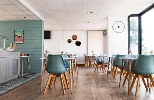 Vannes Hotel | Pet-Friendly Logis Golfe Hotel with Breakfast & Hot Tub