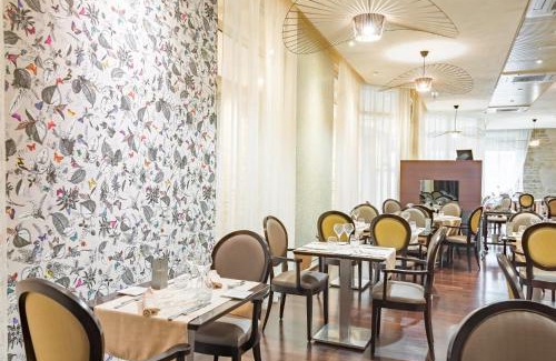 Salins-les-Bains Hotel | Discover Logis Grand Hôtel Des Bains - Family & Pet Friendly