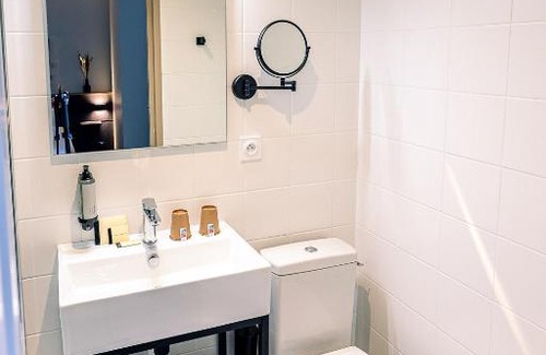 Franqueville-Saint-Pierre Hotel | Pet Friendly Stay at Logis Hôtel & Restaurant Le Vert Bocage