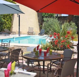 Entraigues-sur-la-Sorgue Hotel | Discover Logis Hôtel La Bastide d'Entraigues: Oceanfront Gem