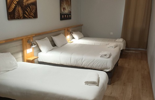 Saint Tronquet Business Park Hotel | Budget-Friendly Stay at Acotel Confort with Pool & Dining