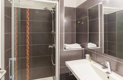 Langon Hotel | Inviting Logis Hôtel Aliénor: Spa, Dining & 9.4 Rating