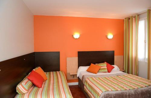 Esterencuby Hotel | Relax at Logis Hôtel Andreinia & Cabanes with Ocean Views
