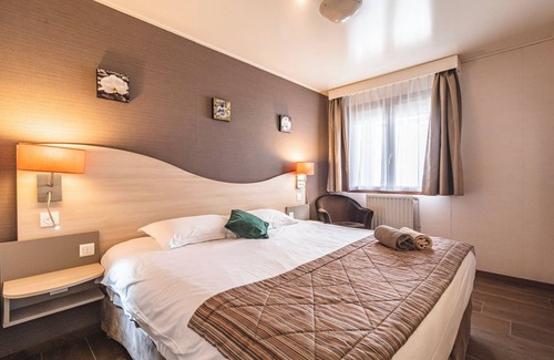Mont d'Arene Hotel | Relaxing Stay at Logis Hôtel Au Tambour with Spa & Pool