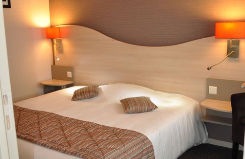 Mont d'Arene Hotel | Relaxing Stay at Logis Hôtel Au Tambour with Spa & Pool