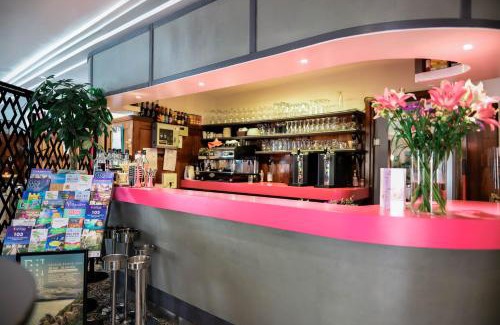 Saint-Calais Hotel | Pet-Friendly Logis Hôtel d'Angleterre with Great Amenities