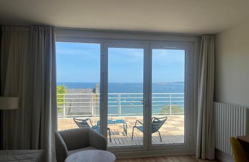 Carantec Hotel | Seaside Comfort at Logis Hôtel de Carantec - 4 Stars