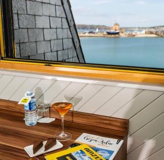 Camaret-sur-Mer Hotel | Discover Hôtel de France: Oceanfront & Pet Friendly Retreat