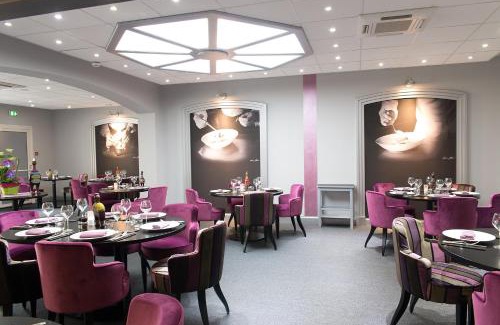 Montmorillon Hotel | Discover Logis Hôtel de France with Family-Friendly Dining