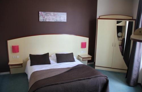 Montmorillon Hotel | Discover Logis Hôtel de France with Family-Friendly Dining