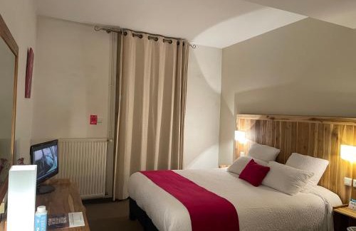 Pamiers Hotel | Discover Logis Hôtel de France with Oceanfront Dining