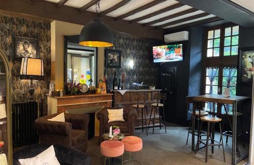 Pamiers Hotel | Discover Logis Hôtel de France with Oceanfront Dining