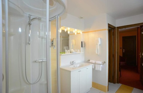 Avranches Hotel | Discover Comfort at Logis Hôtel de la Croix d'Or