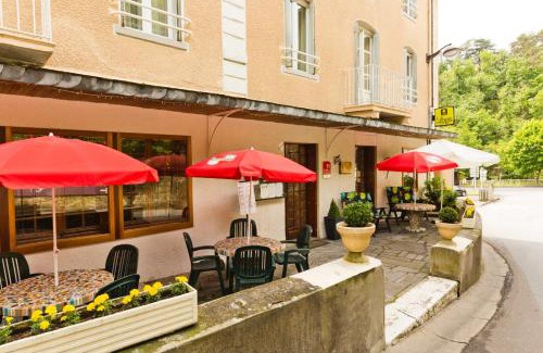 Saint-Nectaire Hotel | Comfortable Stay at Logis Hôtel de la Paix with Pool & Dining