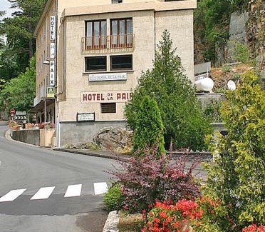 Saint-Nectaire Hotel | Comfortable Stay at Logis Hôtel de la Paix with Pool & Dining