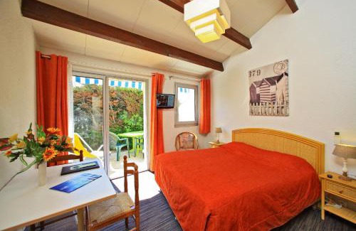 La Cotiniere Hotel | Relax at Logis Hôtel de la Plage with Oceanfront Views