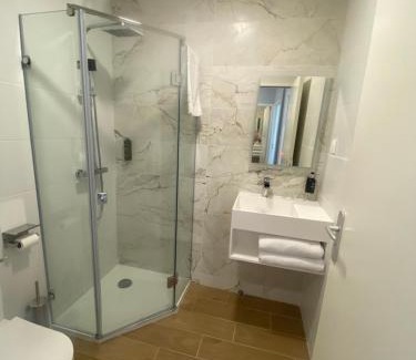 Libourne Hotel | Discover Logis Hôtel de la Tour: Pet-Friendly Comfort Awaits