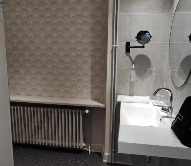 Jassat Hotel | Guest Favorite: Logis Hôtel de Paris with Pet-Friendly Amenities