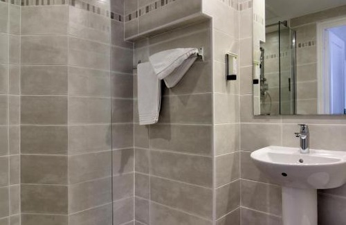 Old Town Hotel | Pet-Friendly Retreat at Logis Hôtel Des Châteaux De La Loire