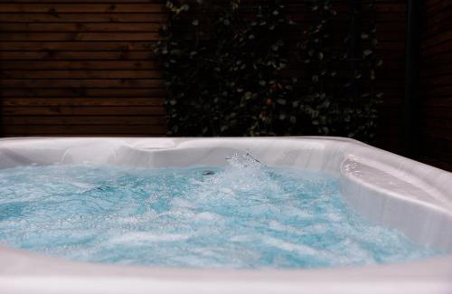 Avrille Hotel | Oceanfront Oasis at Logis Domaine du Moulin Cavier