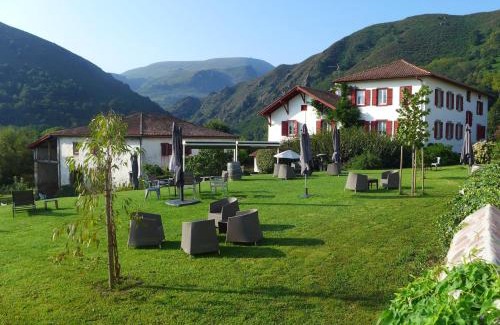 Itxassou Hotel | Oceanfront Stay at Logis Hôtel du Chêne with Breakfast