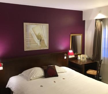 Chaufour-les-Bonnieres Hotel | Discover Logis Hôtel Les Nymphéas: Pet-Friendly Retreat