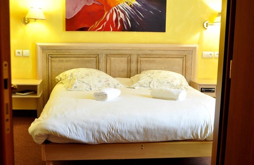 Neuwiller-les-Saverne Hotel | Discover Logis Hôtel du Herrenstein: Family-Friendly Oasis