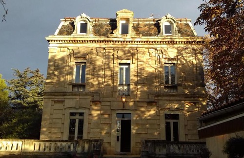 Villeneuve-les-Avignon Hotel | Relaxing Oceanfront Getaway at Logis Hôtel Les Cèdres