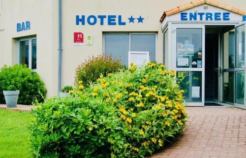 Yves Hotel | Beachside Retreat at Logis Hôtel L'Air Marin with Pool
