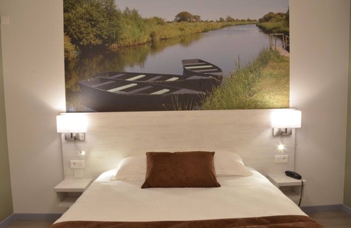Amiens Hotel | Highly Rated Logis Hôtel - La Chambre d'Amiens Getaway