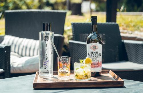 Aubignosc Hotel | Pet-Friendly Logis Hôtel La Magnanerie with Onsite Bistro