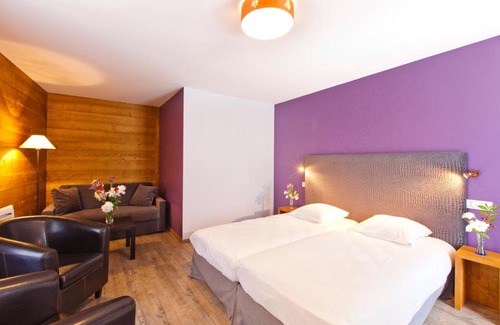Clairvaux-les-Lacs Hotel | Relaxing Retreat at Logis Hôtel LBB - les 2 lacs