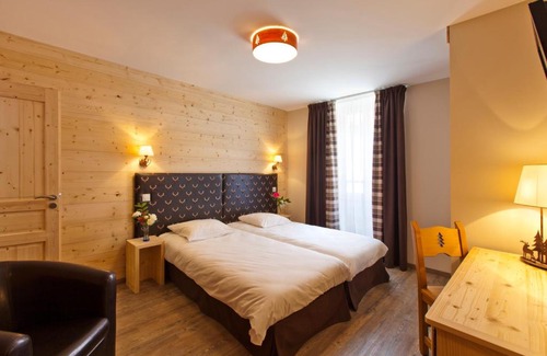 Clairvaux-les-Lacs Hotel | Relaxing Retreat at Logis Hôtel LBB - les 2 lacs