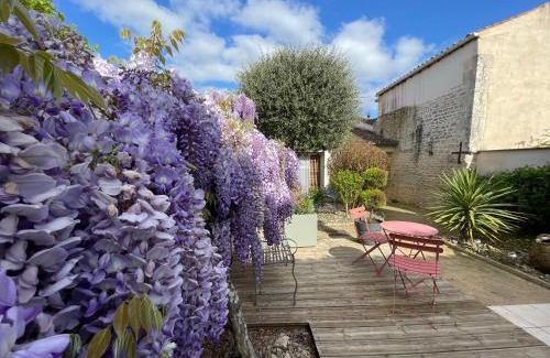 Coulon Hotel | Discover Comfort at Logis Le Central with Family-Friendly Amenities