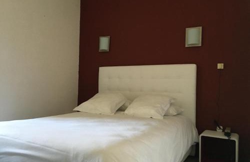 Roquemaure Hotel | Oceanfront Escapes at Logis Hôtel Le Clement V