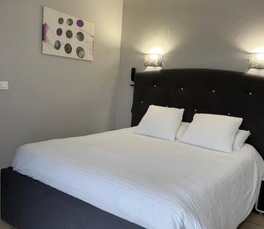 Roquemaure Hotel | Oceanfront Escapes at Logis Hôtel Le Clement V