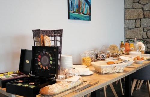 Pontaumur Hotel | Pet-Friendly Retreat at Logis Hôtel Le Confluent
