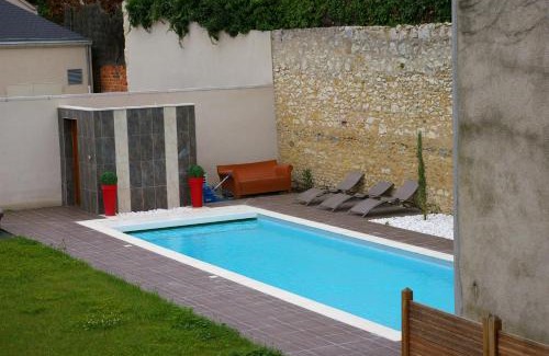 Argenton-sur-Creuse Hotel | Discover Logis Hôtel Le Cheval Noir: Oceanfront Getaway