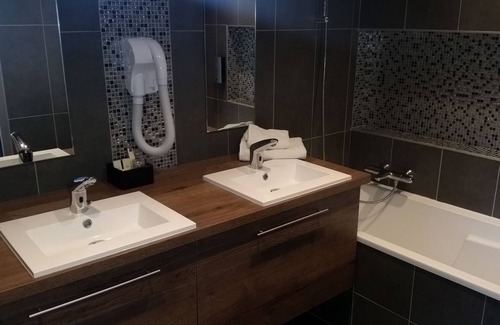 Les Rousses Hotel | Discover Logis Hôtel Le Gai Pinson: Family-Friendly Retreat
