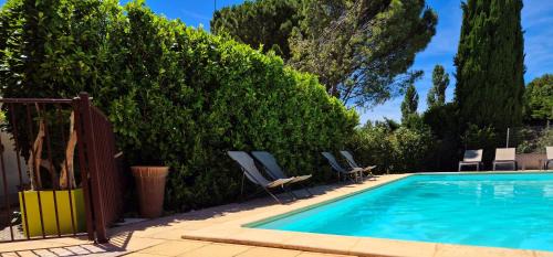 Chateauneuf-du-Rhone Hotel | Pet-Friendly Getaway at Logis Hôtel Le Mistral, Montélimar
