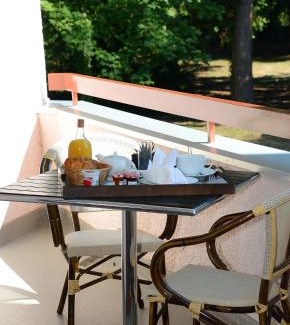 Thiers Hotel | Inviting Clos St Eloi: Pet-Friendly Hotel with Dining Options